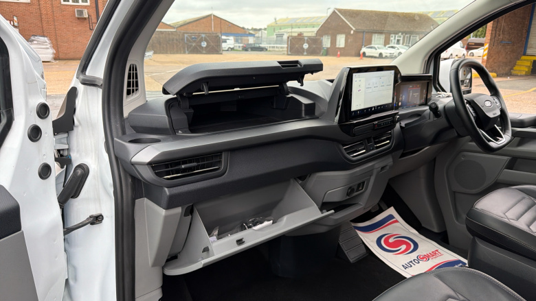 Ford Tourneo Custom 320 L2 Diesel Fwd 2.0 EcoBlue 136ps H1 Titanium 8 seater Auto